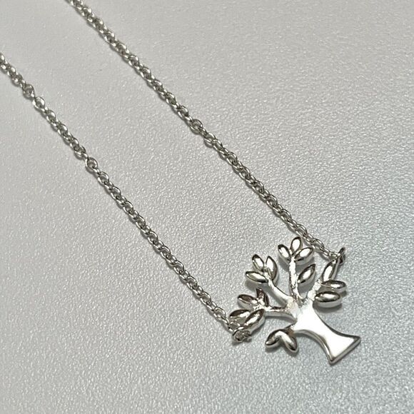 Kohl's Tree of Life Necklace Sterling Silver Charm 1mm Trace Chain 18in Long - Picture 14 of 14